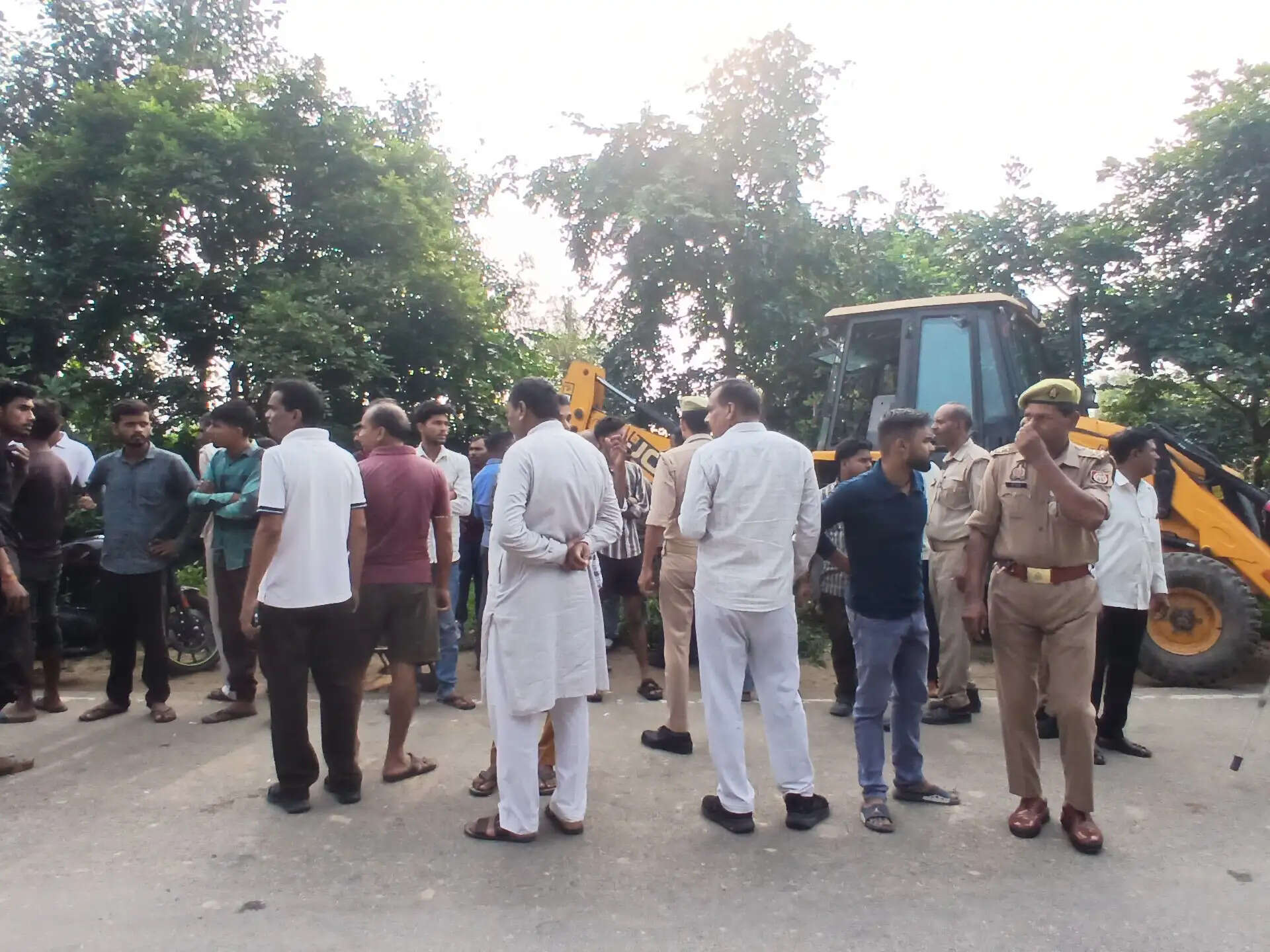 बरेली में गोवंश के अवशेष मिलने से हड़कंप, पुलिस ने की कार्रवाई