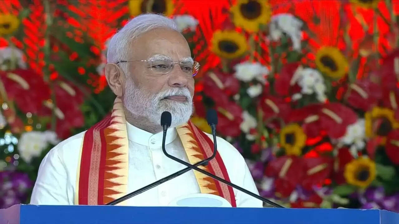 प्रधानमंत्री मोदी ने स्वदेशी को बढ़ावा देने की अपील की