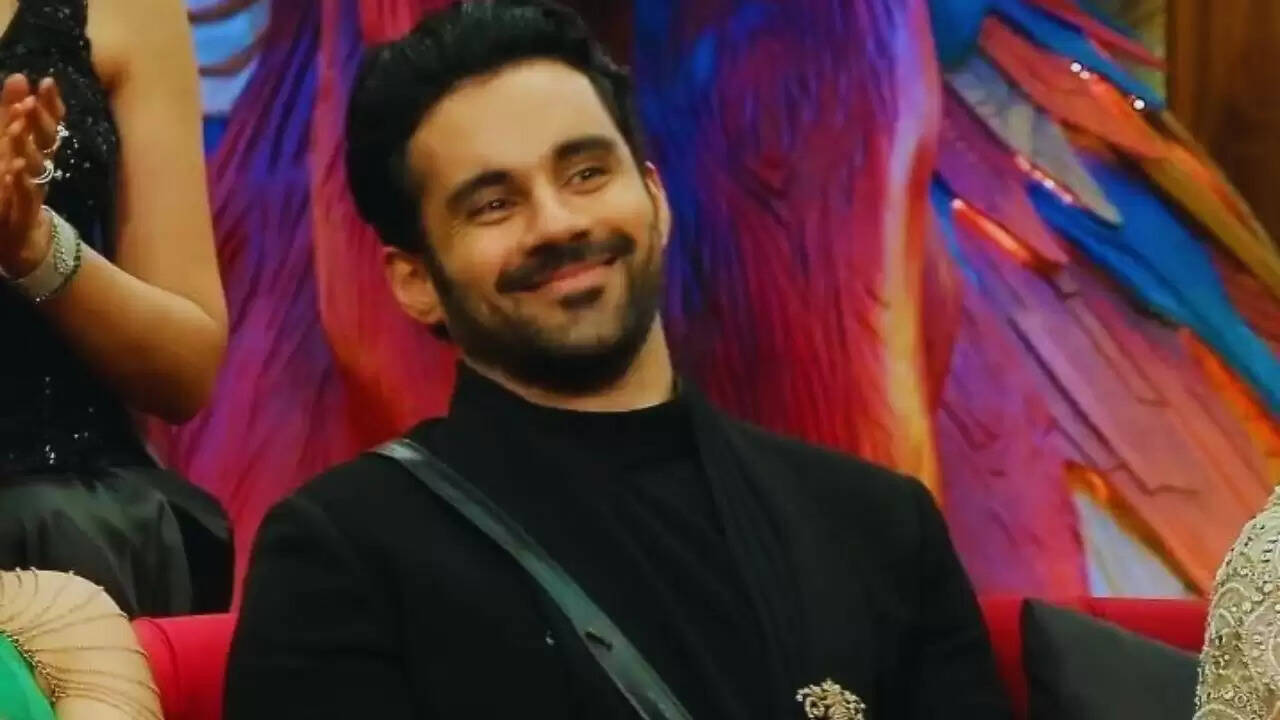 बिग बॉस 19 में अभिषेक बजाज का अचानक एविक्शन: फैंस की नाराजगी और प्रणित मोरे पर सवाल