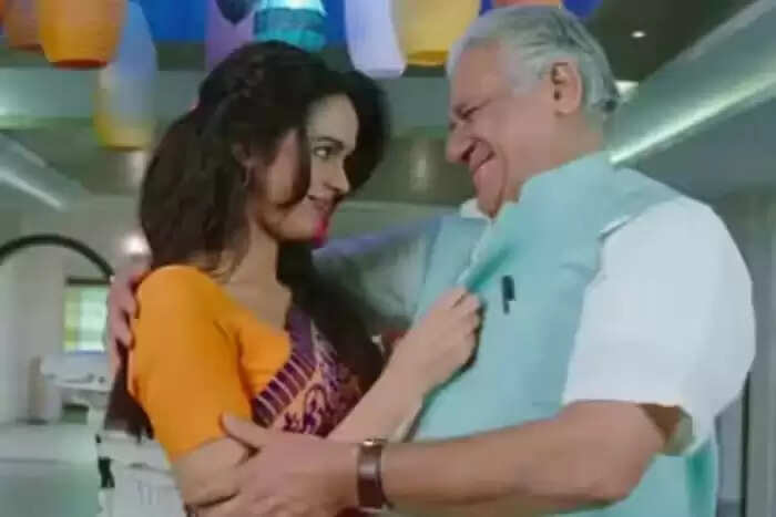 बॉलीवुड के अभिनेताओं ने छोटी अभिनेत्रियों के साथ किए बोल्ड सीन