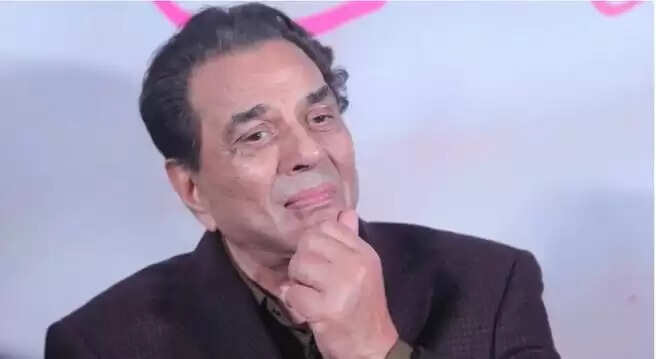 बॉलीवुड के दिग्गज अभिनेता धर्मेंद्र का निधन, अंतिम संस्कार में शामिल होंगे कई सितारे