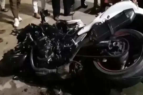 तेलंगाना में सड़क दुर्घटना में पांच लोगों की जान गई