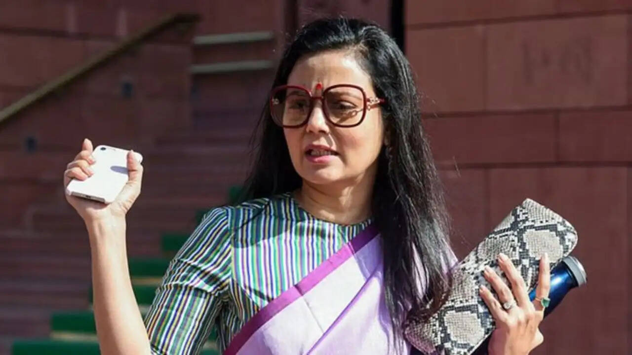 महुआ मोइत्रा पर एफआईआर: पश्चिम बंगाल में चुनावी विवाद गहराया