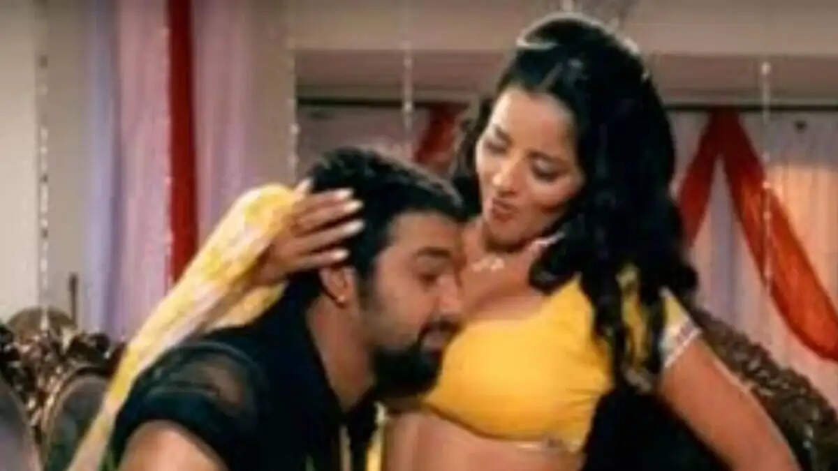 पवन सिंह और मोनालिसा की रोमांटिक केमिस्ट्री ने मचाई धूम