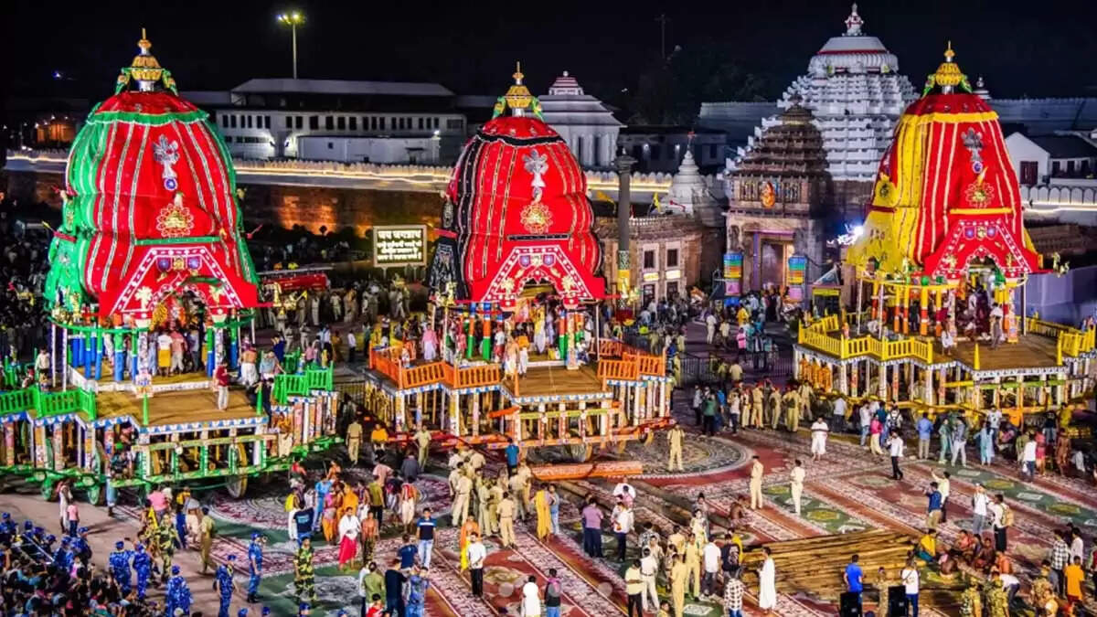 अडाणी ग्रुप की सेवा: पुरी रथ यात्रा में लाखों भक्तों के लिए भोजन वितरण