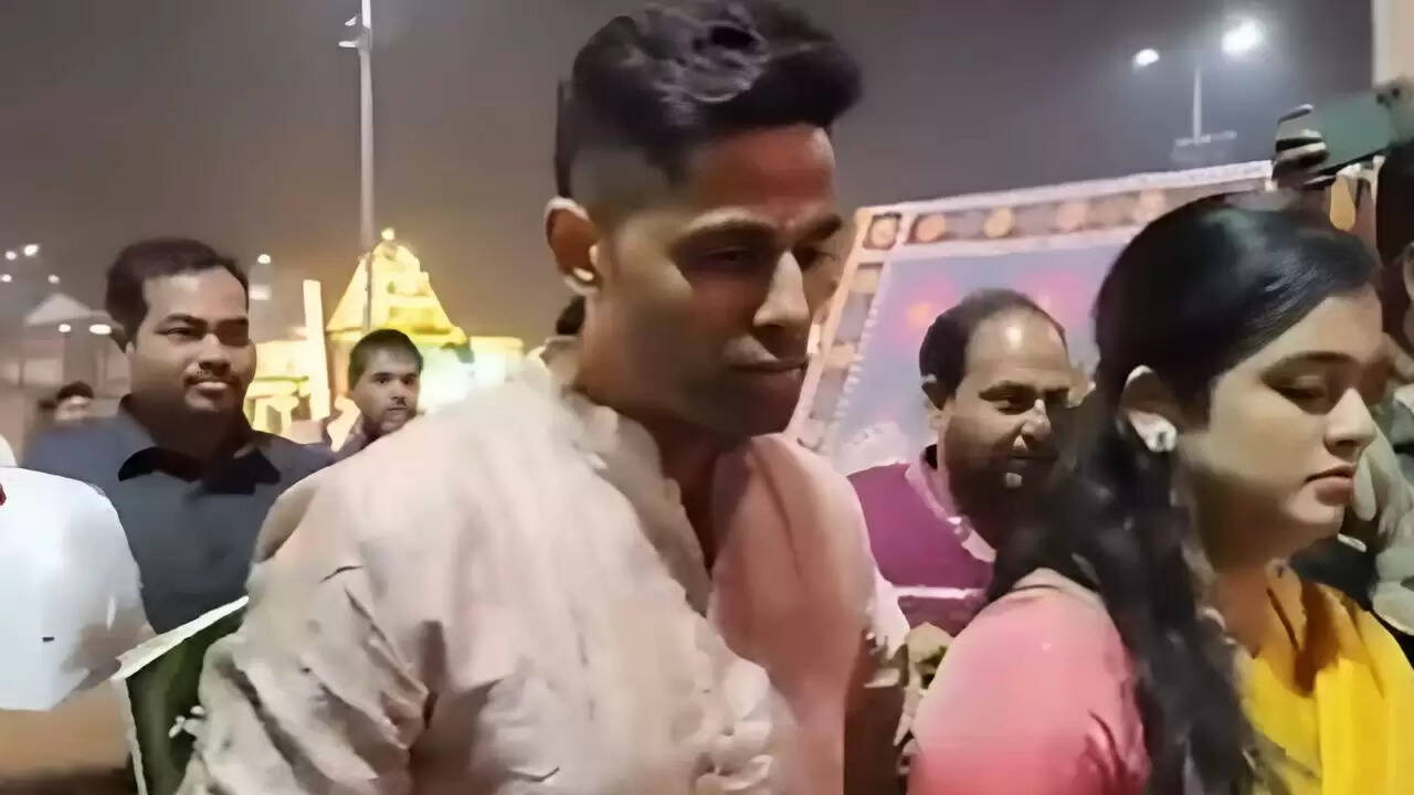 सूर्यकुमार यादव ने तिरुपति में वैकुंठ एकादशी पर की पूजा