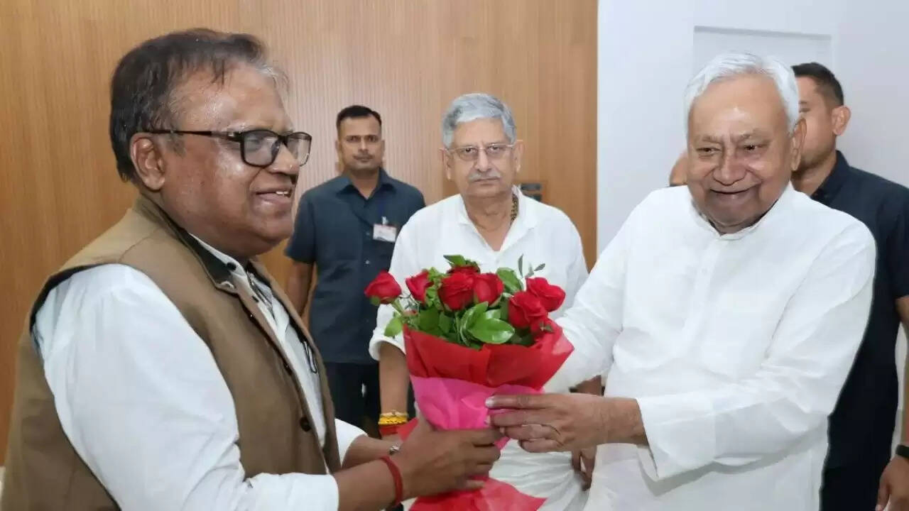 बिहार में कांग्रेस को बड़ा झटका: डॉ. अशोक कुमार राम ने जेडीयू जॉइन किया