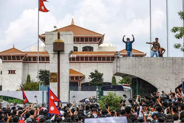 नेपाल में प्रदर्शनकारियों का संसद पर हमला: वैश्विक परिप्रेक्ष्य