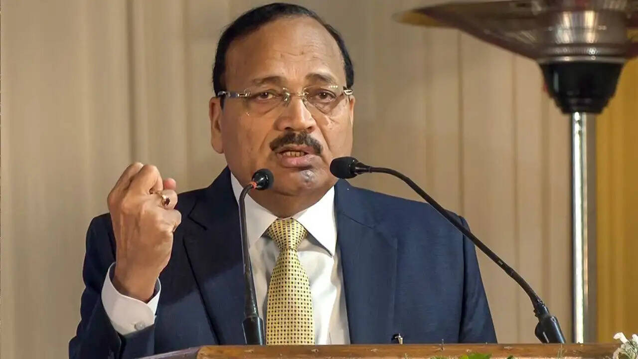 सीजेआई सूर्यकांत का विवादास्पद बयान: सीनियर एडवोकेट बनने की योग्यता पर सवाल