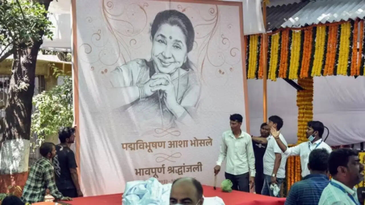 आशा भोसले के निधन पर पाकिस्तान में विवाद: जियो न्यूज को नोटिस