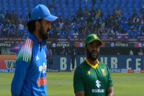 भारत और दक्षिण अफ्रीका के बीच निर्णायक वनडे मैच में टॉस जीतकर गेंदबाजी का निर्णय