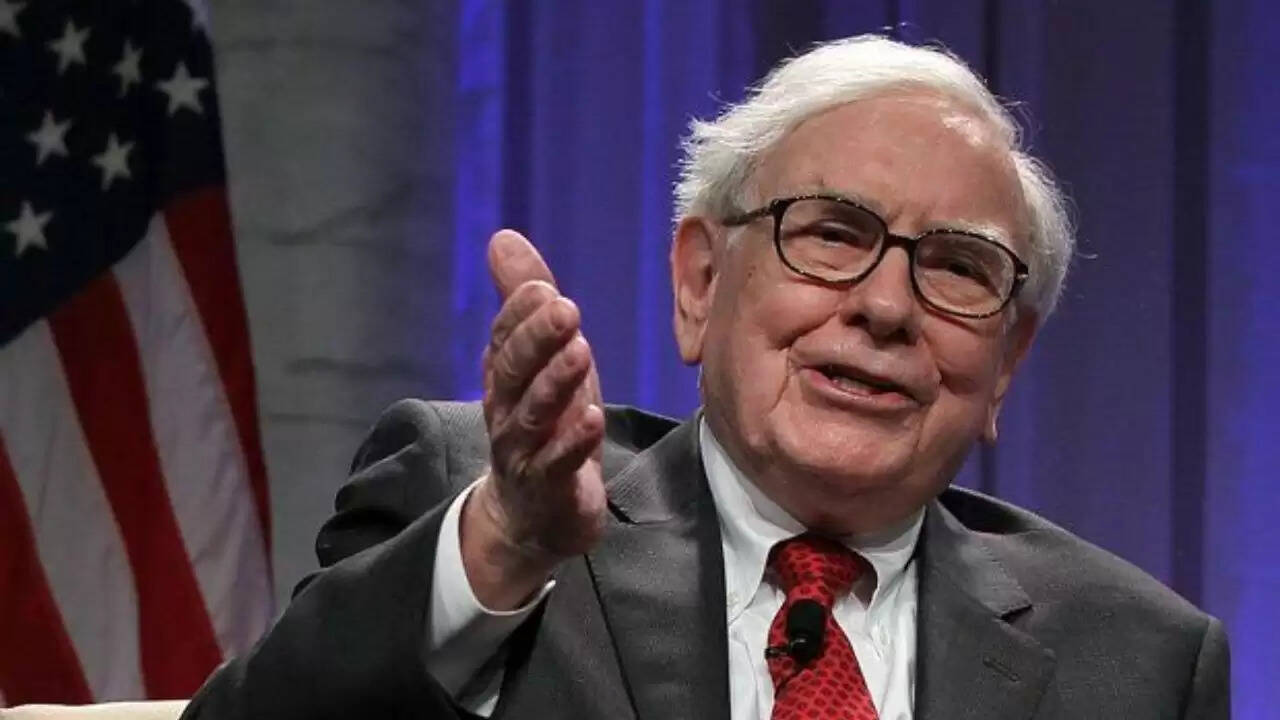 वॉरेन बफेट का नया अध्याय: बर्कशायर हैथवे में नेतृत्व परिवर्तन और परोपकार पर ध्यान