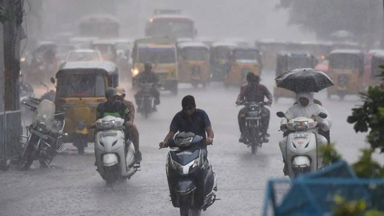 उत्तर-पूर्व भारत में मौसम का बिगड़ना: भारी बारिश और तूफान की चेतावनी