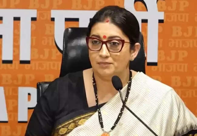 महिला आरक्षण बिल पर सियासी बवाल: स्मृति ईरानी का कांग्रेस पर हमला