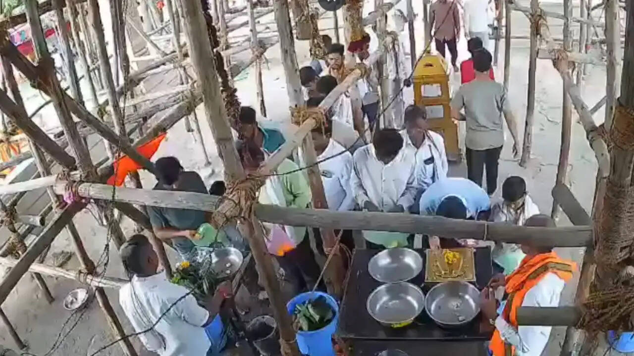 महाराष्ट्र के परभणी में मंदिर सभा मंडप का ढहना, राहत कार्य जारी