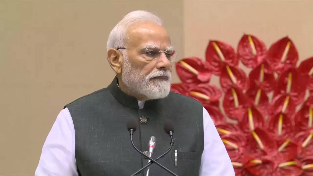 बिहार चुनाव 2025: पीएम मोदी ने विपक्ष पर साधा निशाना, दी 62,000 करोड़ की सौगात