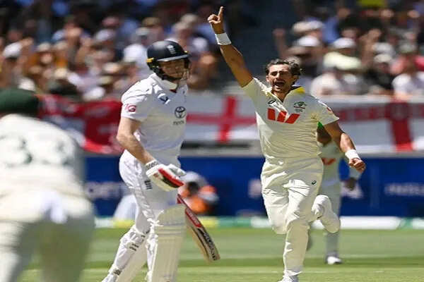 इंग्लैंड की एशेज में निराशाजनक शुरुआत, ऑस्ट्रेलिया में पहली पारी में फिर से विफलता