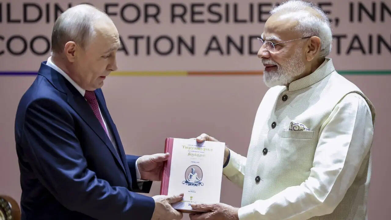 मोदी और पुतिन की द्विपक्षीय बैठक: रक्षा सहयोग और व्यापार पर चर्चा
