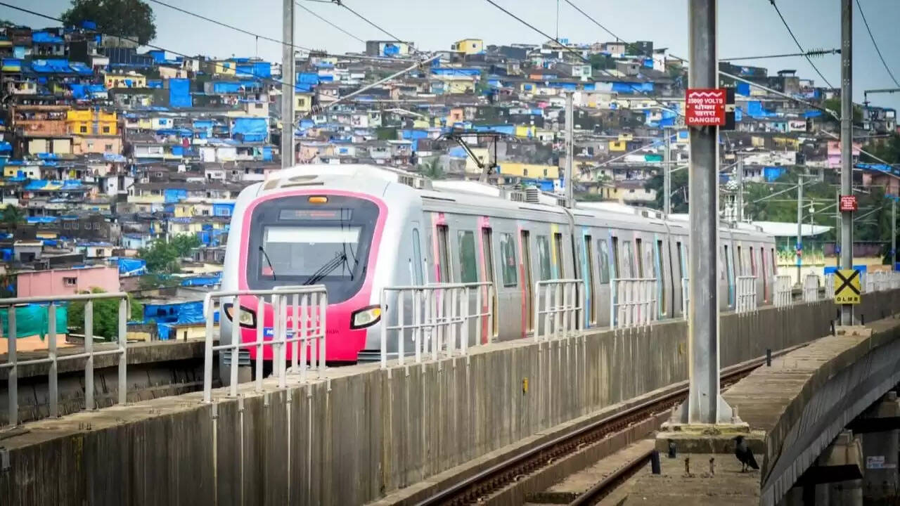 मुंबई मेट्रो के 11 साल: यात्रा की सफलता और पर्यावरण संरक्षण में योगदान
