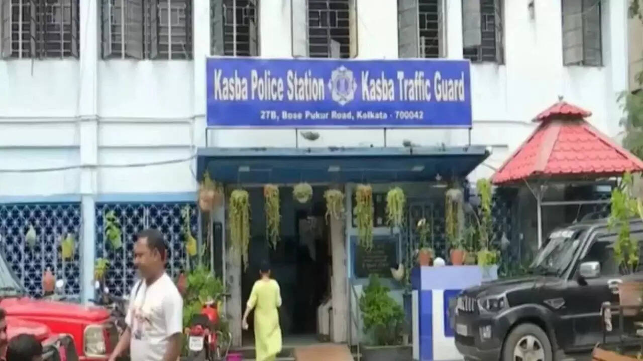 कोलकाता के लॉ कॉलेज में छात्रा के साथ सामूहिक बलात्कार: सुरक्षा पर उठे सवाल