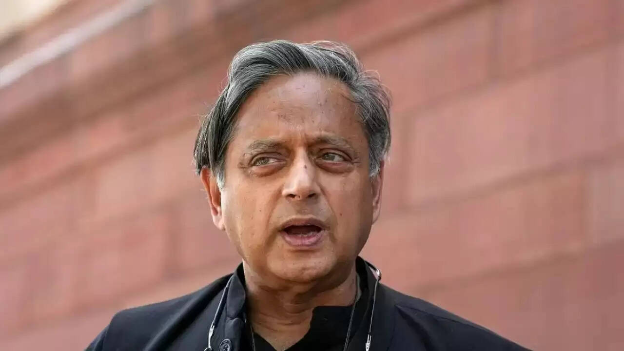 Shashi Tharoor की चिंता: अमेरिका-भारत व्यापार विवाद में बढ़ती तनाव की स्थिति