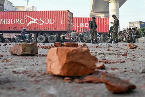 पाकिस्तान में कट्टरपंथियों का अल-अक्सा मार्च, इस्लामाबाद में इंटरनेट सेवाएं बंद