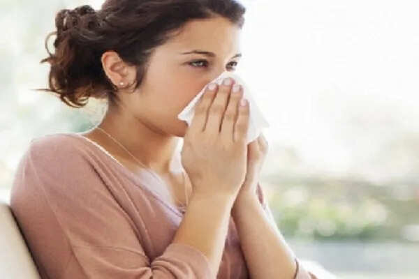 बार-बार छींकने के कारण और उपाय: जानें कैसे करें बचाव