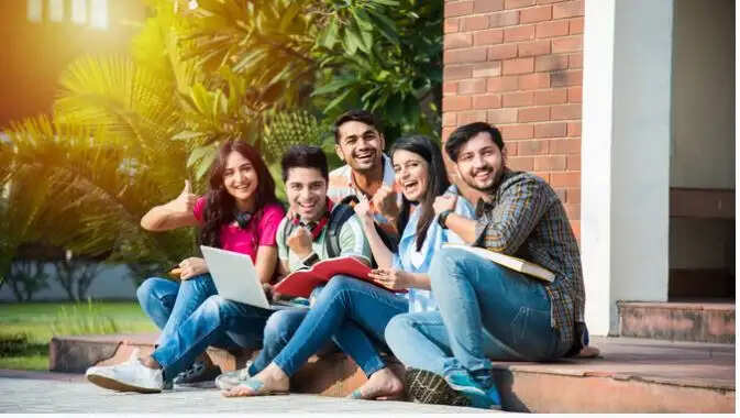 उत्तर प्रदेश में 8 लाख छात्रों को मार्च में मिलेगी फीस की भरपाई