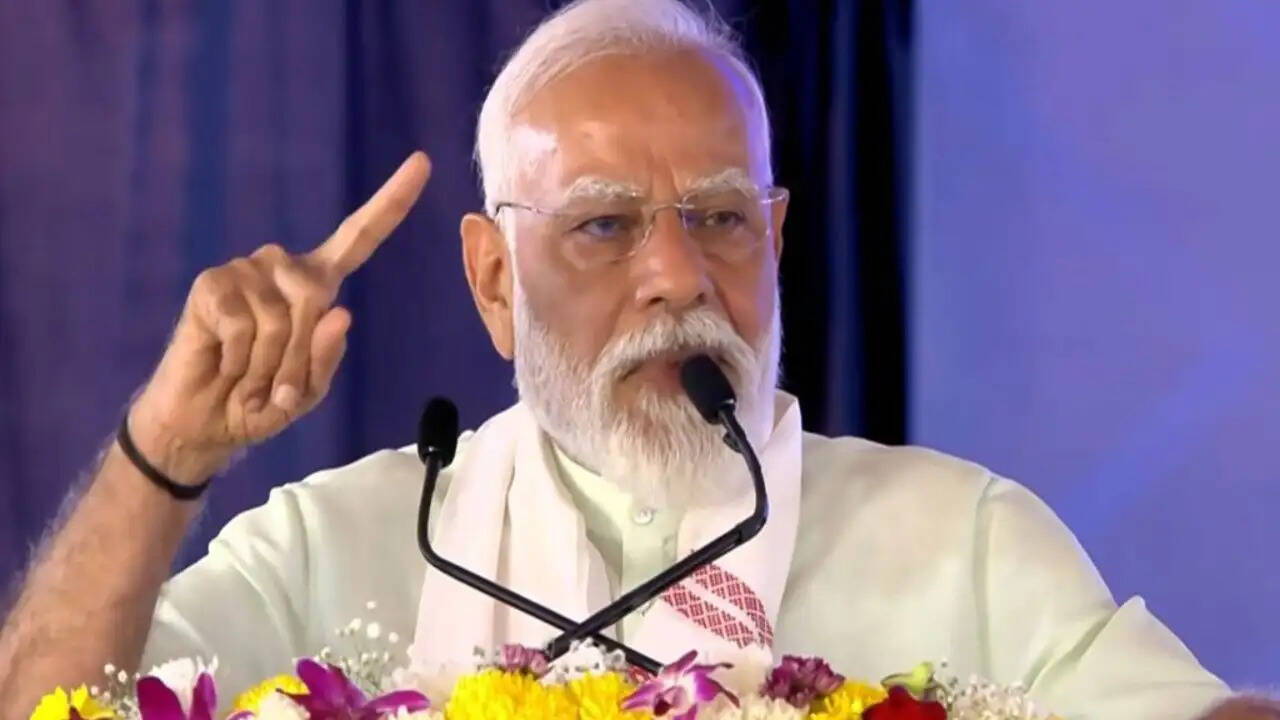 महिला दिवस पर पीएम मोदी का संदेश: महिलाओं की उपलब्धियों का जश्न और संथाल समुदाय का अपमान