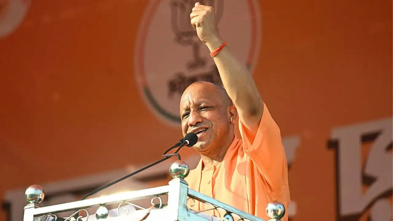 महिलाओं के अधिकारों के लिए योगी आदित्यनाथ की जन आक्रोश पदयात्रा: क्या है विपक्ष का रवैया?