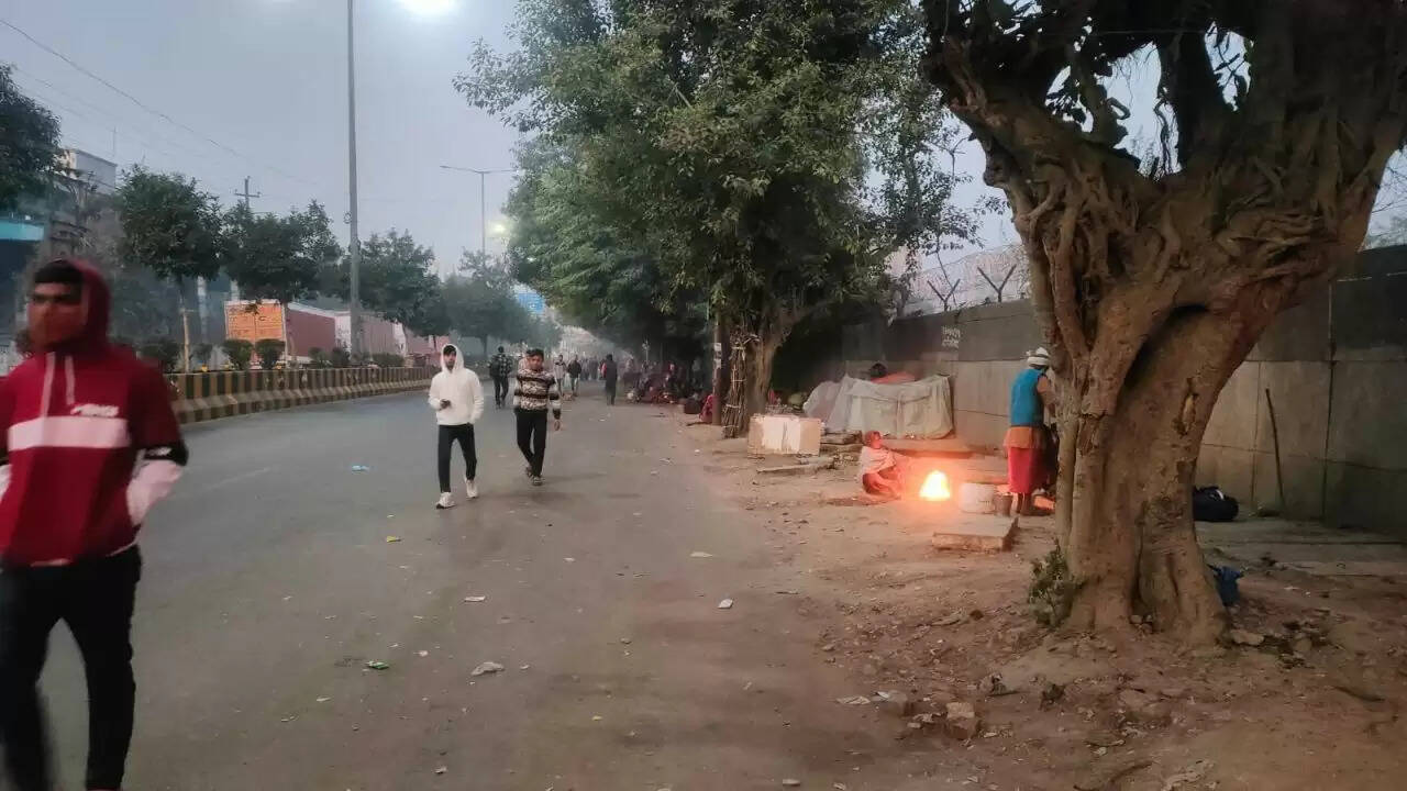 उत्तर भारत में ठंड और बारिश का कहर, दक्षिण में जारी है बारिश