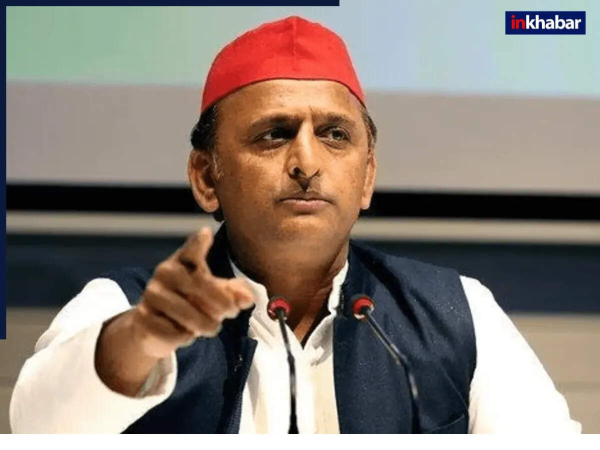 अखिलेश यादव की प्रेस कॉन्फ्रेंस में मजेदार पल
