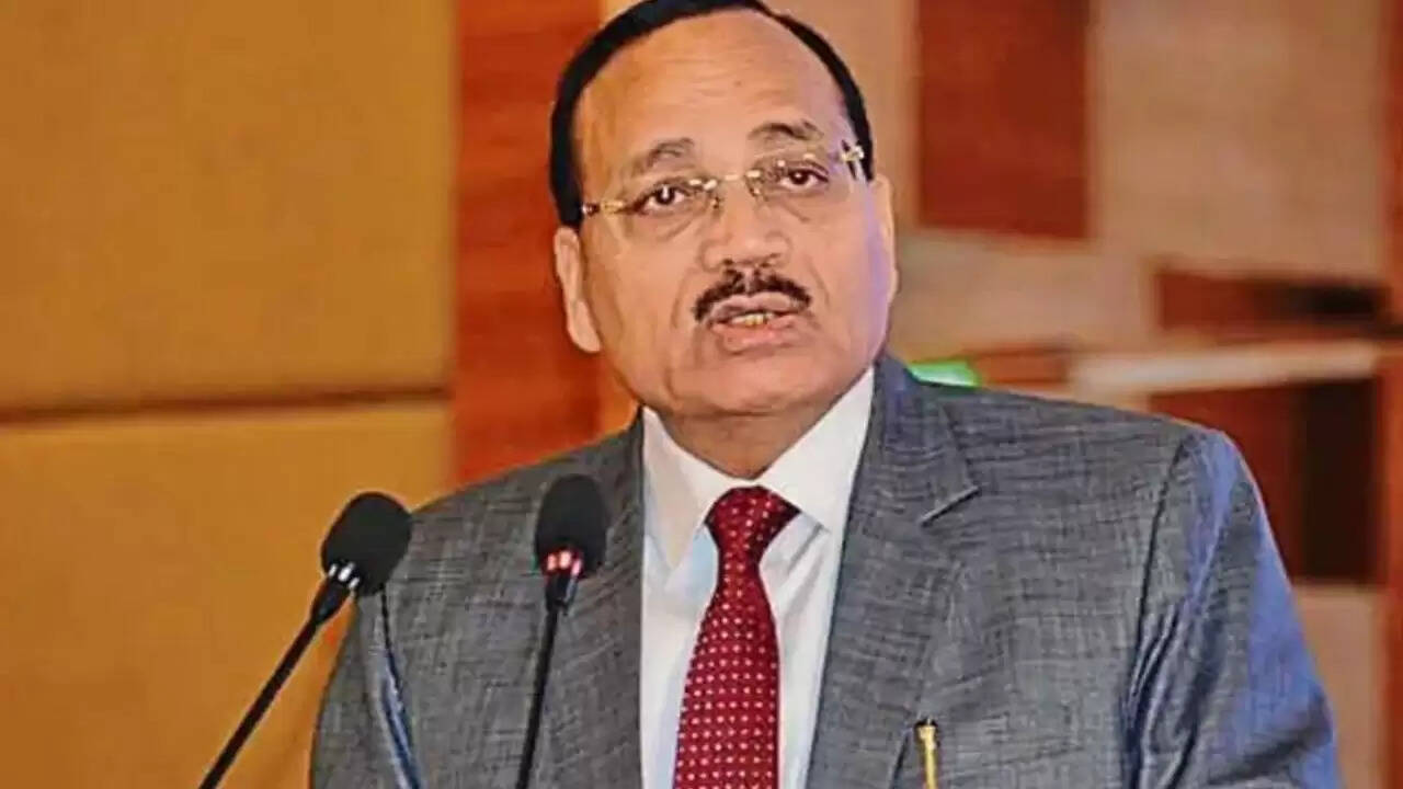 जस्टिस सूर्यकांत बने भारत के 53वें मुख्य न्यायाधीश, शपथ ग्रहण समारोह संपन्न