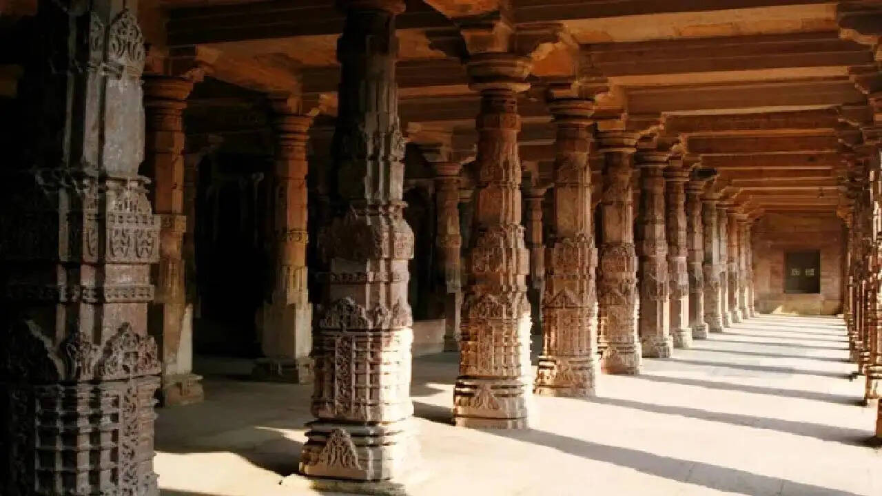 क्या मां सरस्वती की प्रतिमा लौटेगी भारत? भोजशाला विवाद पर हाईकोर्ट का बड़ा फैसला