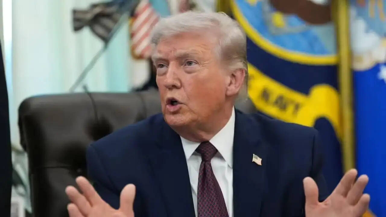 डोनाल्ड ट्रंप का ईरान पर कड़ा बयान: क्या अमेरिका की सैन्य रणनीति बदलने वाली है?