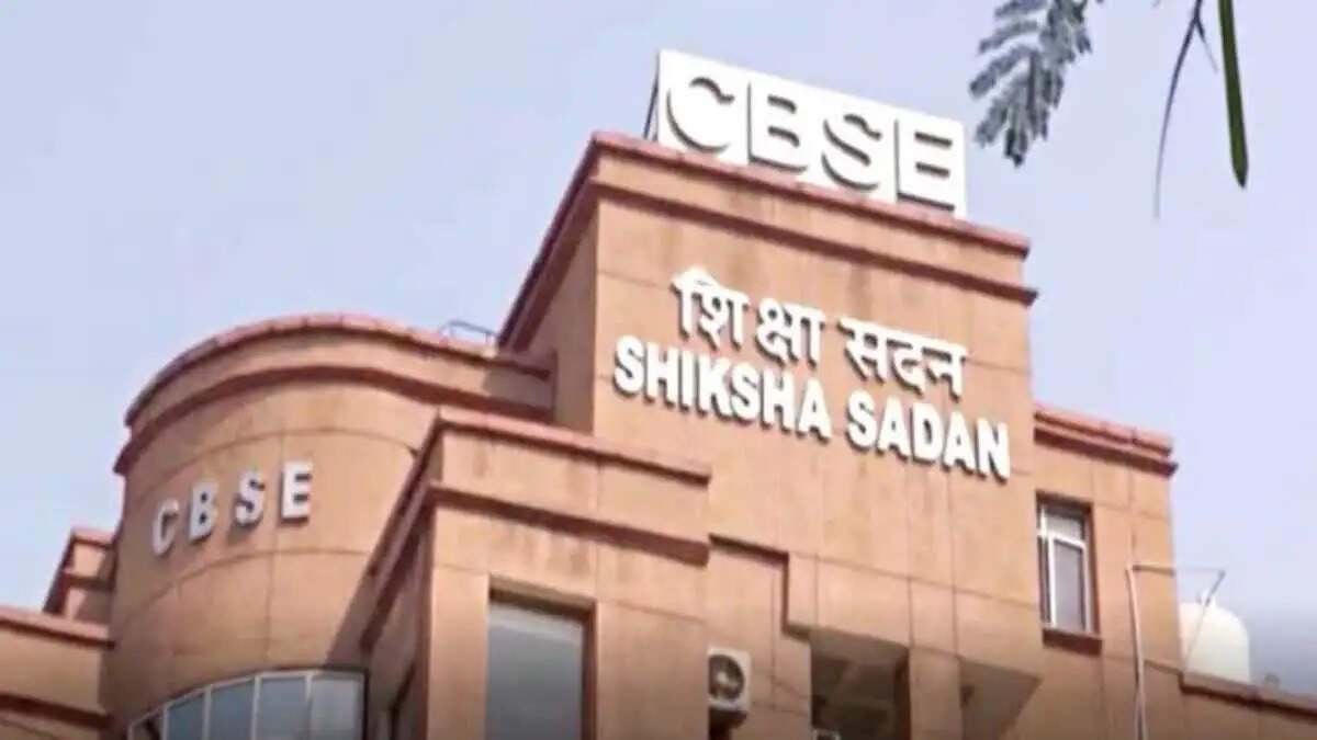 केंद्रीय शिक्षा बोर्ड के चेयरमैन और सचिव का ट्रांसफर, OSM विवाद की जांच के लिए समिति गठित