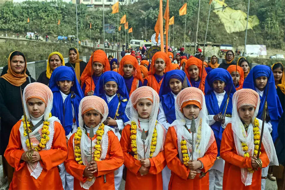 गुरु गोविंद सिंह जयंती: सिख धर्म के महान योद्धा का जीवन और योगदान