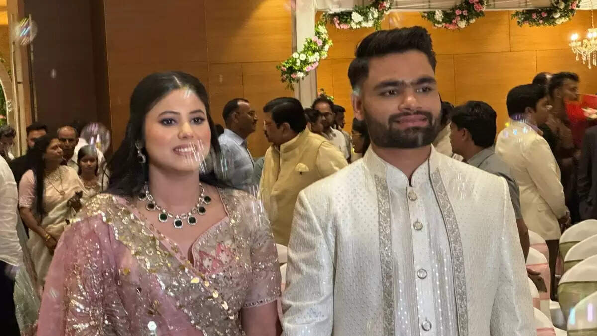 रिंकू सिंह और प्रिया सरोज की सगाई: समारोह में शामिल हुईं कई प्रमुख हस्तियां