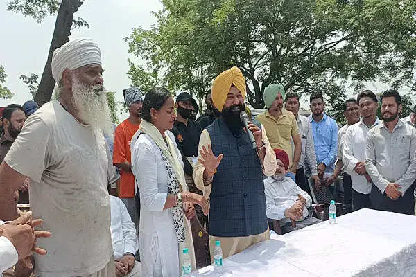 पंजाब अनुसूचित जाति आयोग के अध्यक्ष ने खोली कचहरी, लोगों की समस्याएं सुनीं