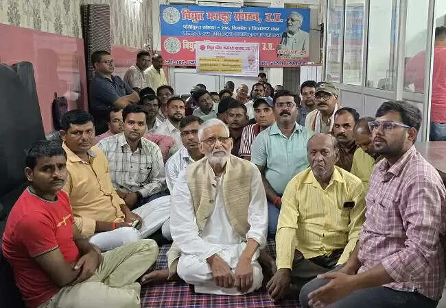 उत्तर प्रदेश में विद्युत कर्मचारियों की हड़ताल से अलग रहने का निर्णय