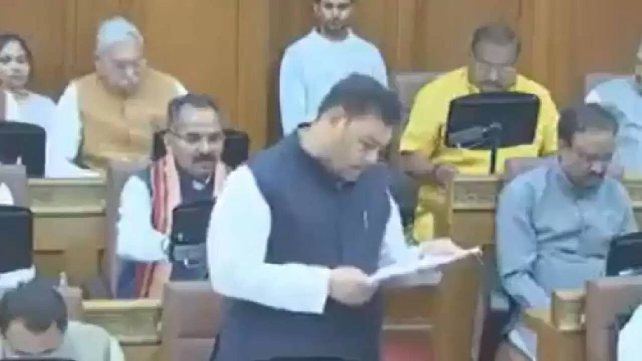 उत्तर प्रदेश के शिक्षा मंत्री का हिंदी पढ़ने में असफलता, शिक्षा व्यवस्था पर उठे सवाल