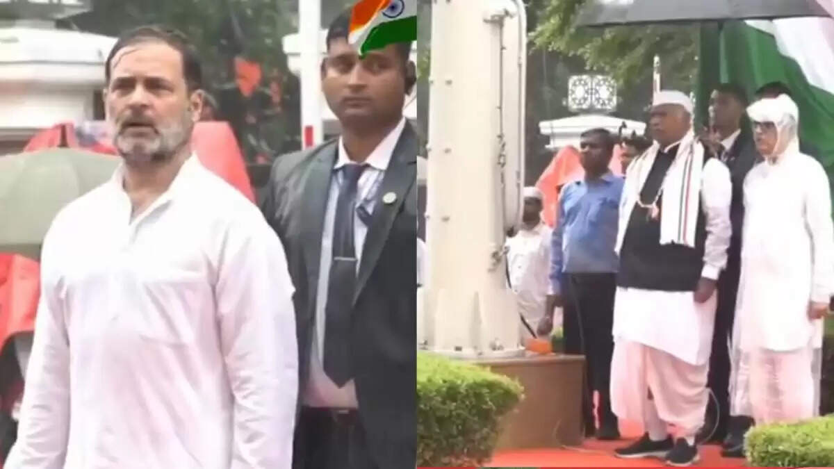 राहुल गांधी और मल्लिकार्जुन खड़गे का लाल किले के समारोह में अनुपस्थित रहना, बीजेपी ने किया हमला