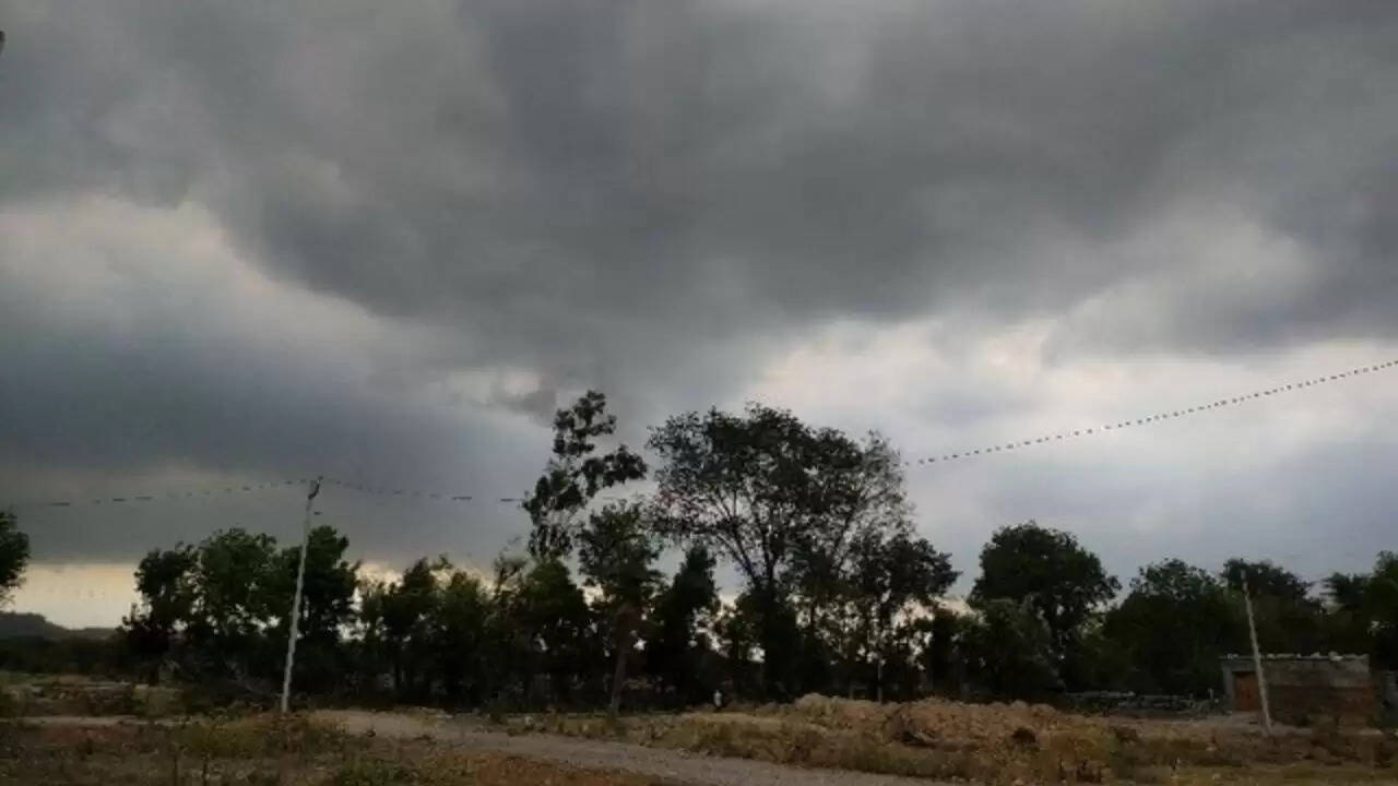 भारत में मानसून का असर: कई राज्यों में बारिश की चेतावनी