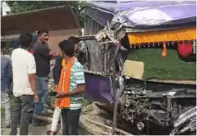 लखीमपुर खीरी में बस दुर्घटना: 29 यात्री घायल, 13 की हालत गंभीर
