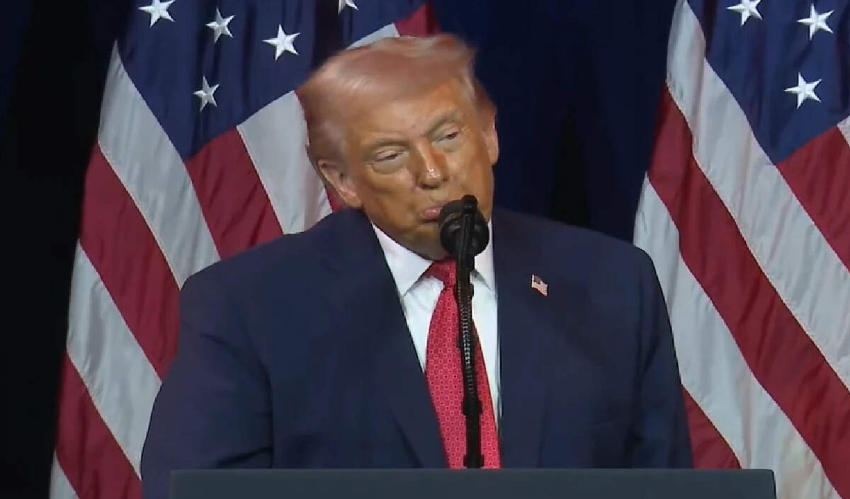 डोनाल्ड ट्रंप ने इमैनुअल मैक्रो का मजाक उड़ाया, दुनिया में अपनी शक्ति का प्रदर्शन