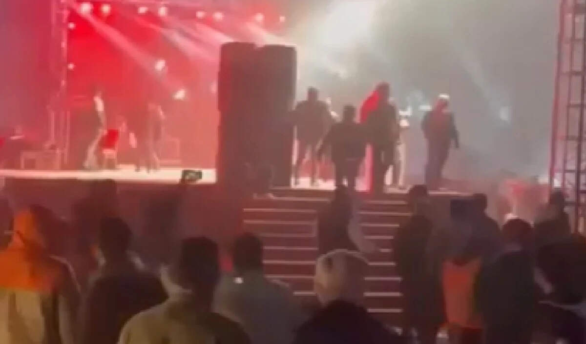 बांग्लादेश में जेम्स का संगीत कार्यक्रम हिंसा के कारण रद्द