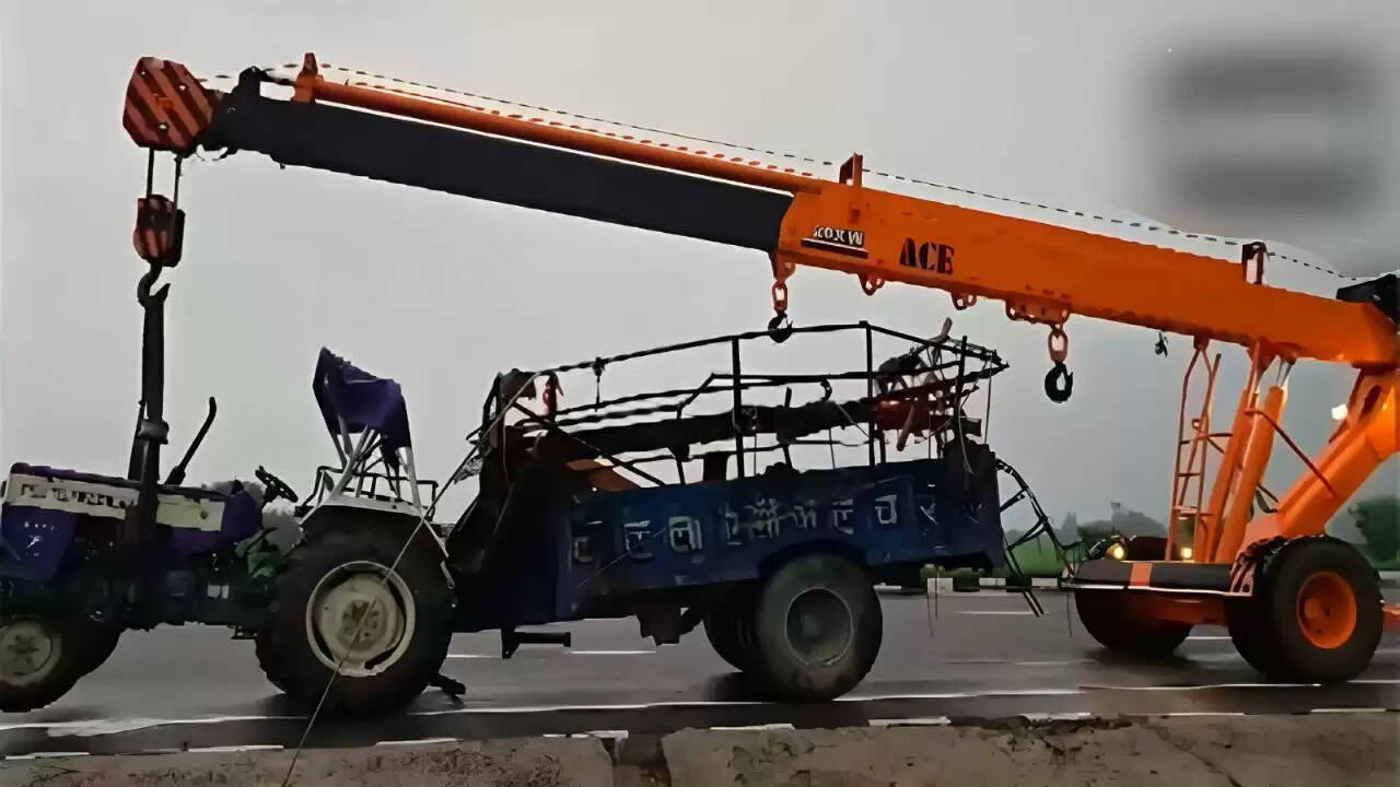 बुलंदशहर में सड़क हादसे में 8 लोगों की जान गई, 50 से अधिक घायल