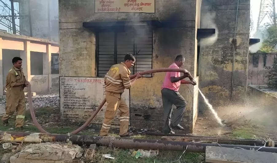 नशेड़ियों का अड्डा बना कमरा! दूसरी बार आग से दहला सीएचसी परिसर