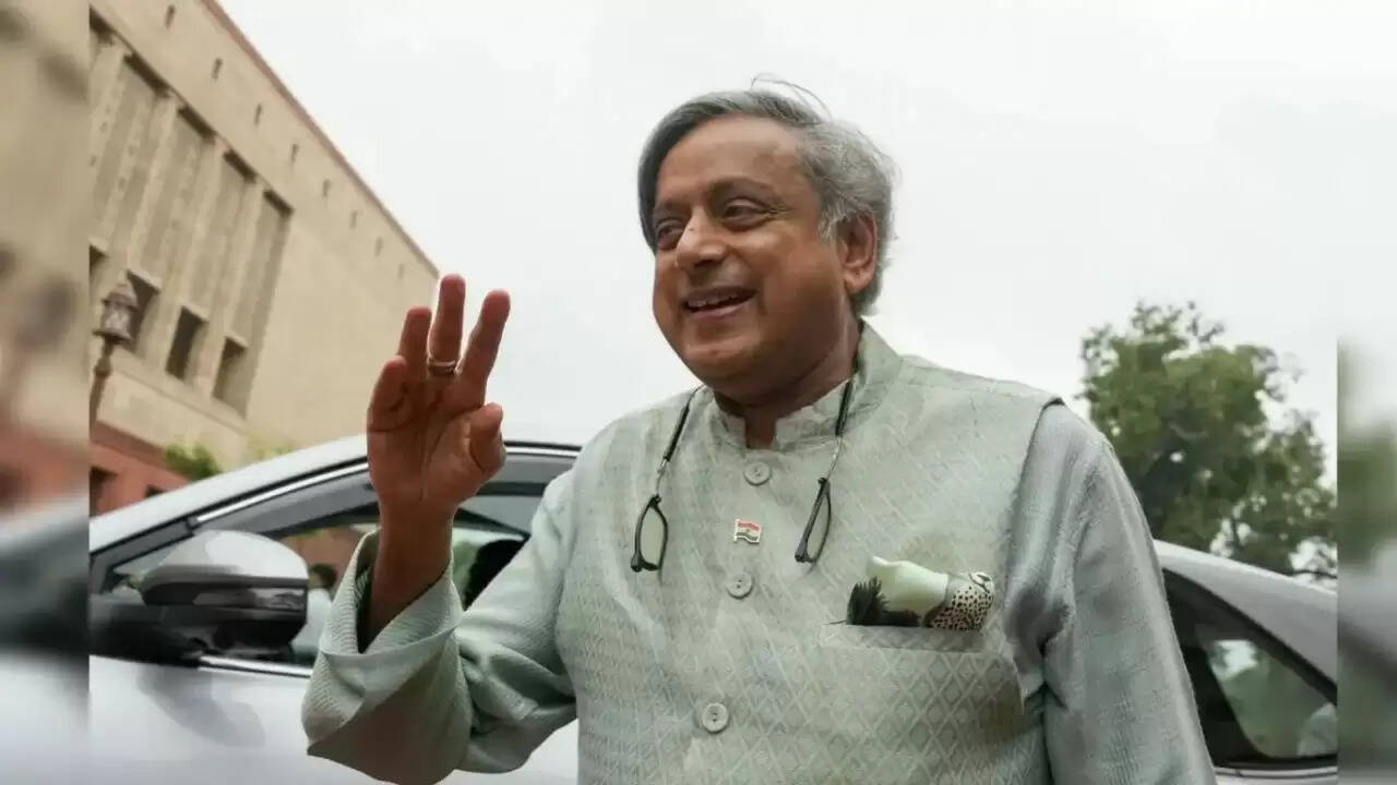 कांग्रेस में शशि थरूर की चुप्पी: क्या है उनके मौन का रहस्य?
