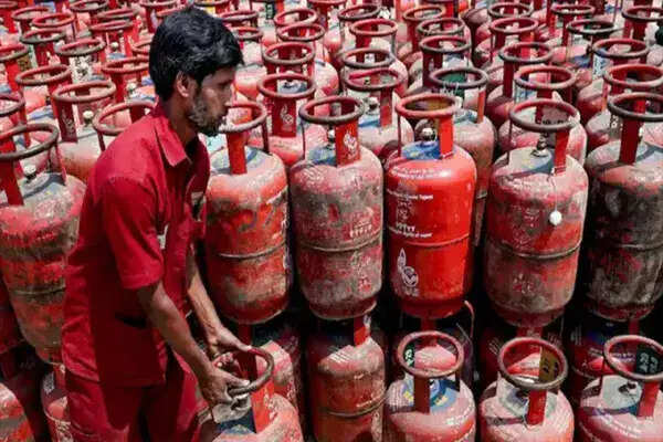 भारत में LPG की खपत में मार्च में 13% की गिरावट, मिडिल ईस्ट तनाव का प्रभाव